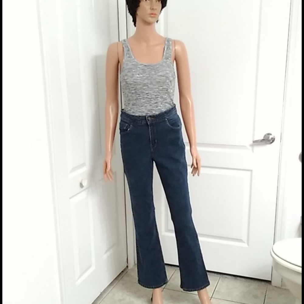 Levi's Signature Jeans Size 10 with 2% SPANDEX